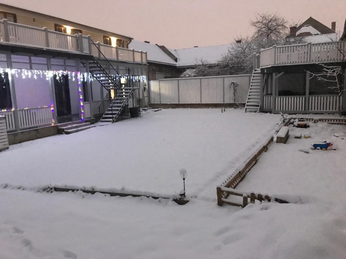 Appartamento Garsoniera Delia Braşov Esterno foto